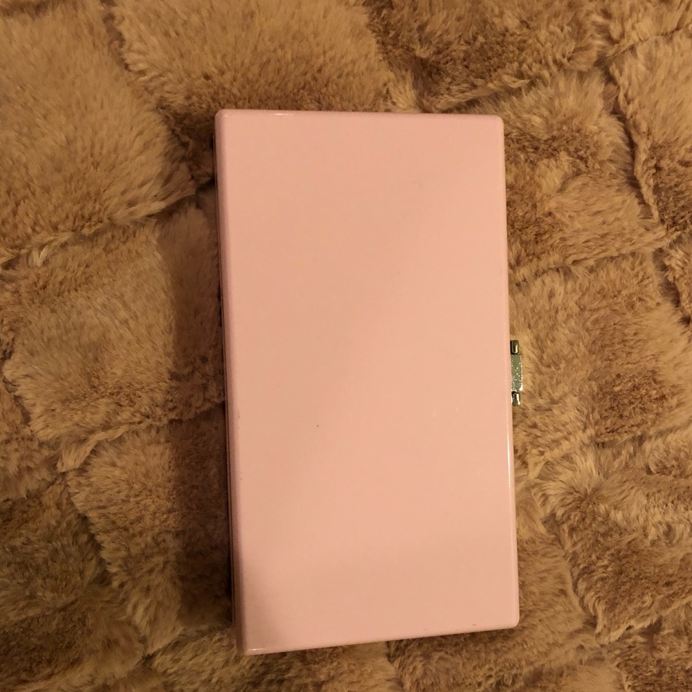 Hard shell clutch